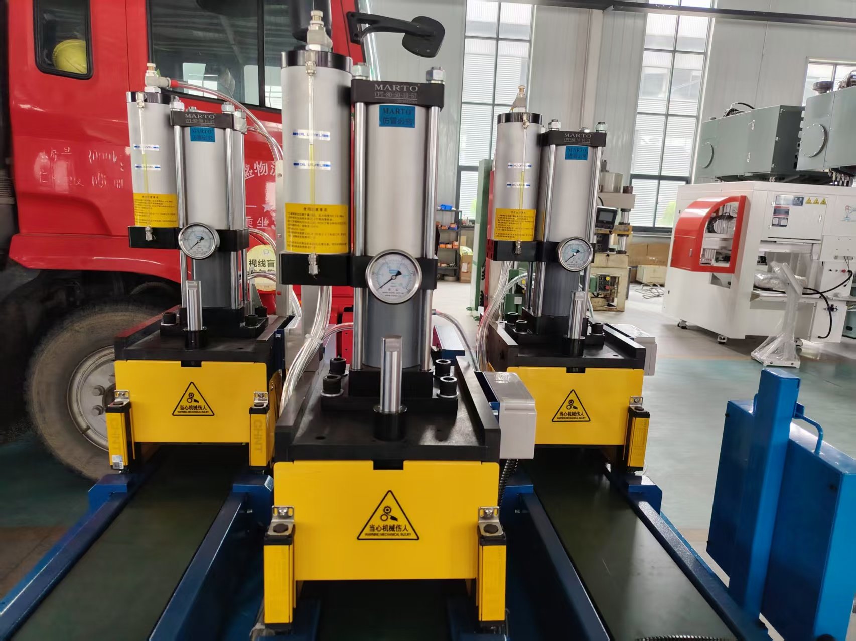 Noise reduction shim three-position pressing and bonding machine (with heating plate)